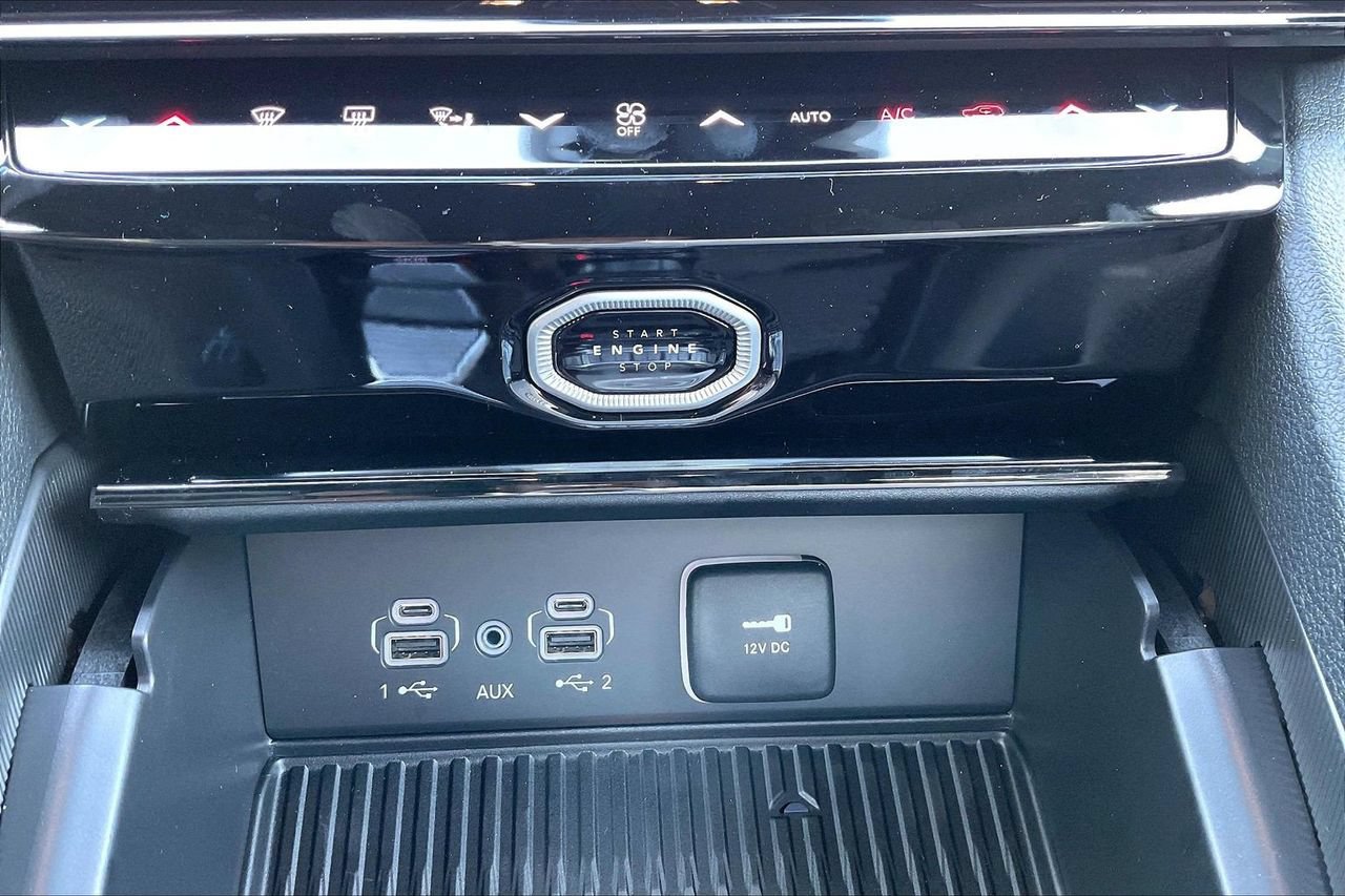 New 2026 Jeep Grand Cherokee Altitude AWD/4WD image 17