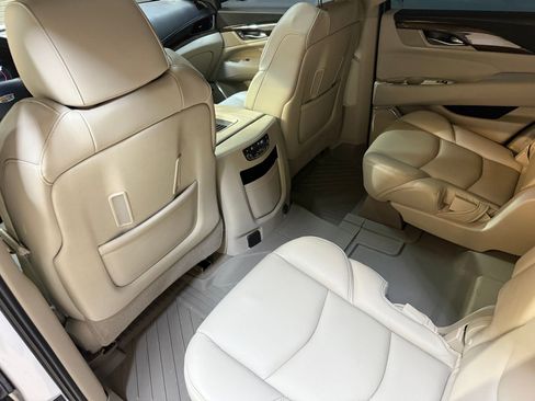 Used 2018 Cadillac Escalade Luxury image 14