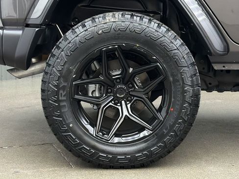 Used 2025 Jeep Wrangler Unlimited Sahara w/ Safety Group AWD/4WD image 11