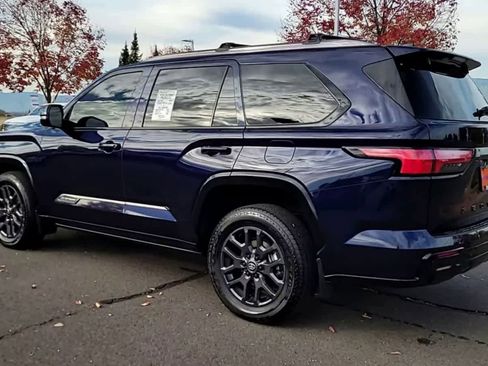 Used 2025 Toyota Sequoia Platinum image 6