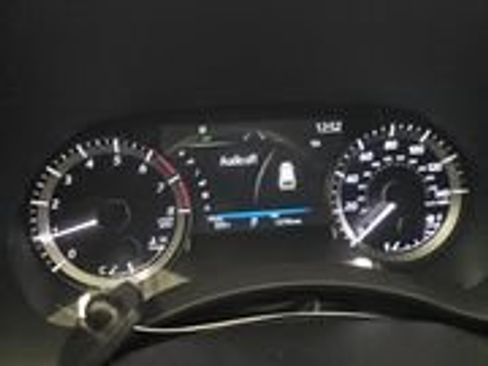 Used 2025 Toyota Highlander LE FWD image 12