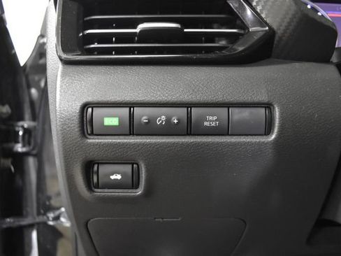 Certified 2021 Nissan Sentra SR FWD image 12