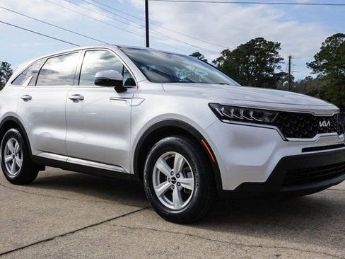 Used 2022 Kia Sorento LX image 2