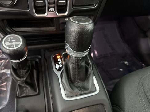 Used 2021 Jeep Gladiator Sport image 31