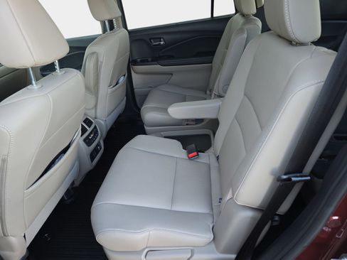 Certified 2019 Honda Pilot Touring image 16