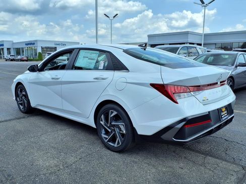 New 2025 Hyundai Elantra Limited image 8