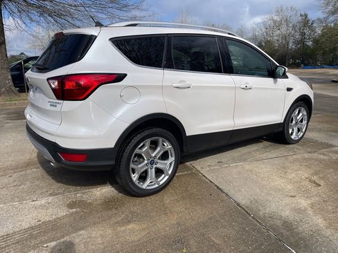 Used 2019 Ford Escape Titanium image 5
