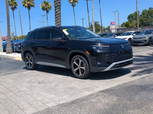 New 2026 Volkswagen Tiguan SE FWD image 2