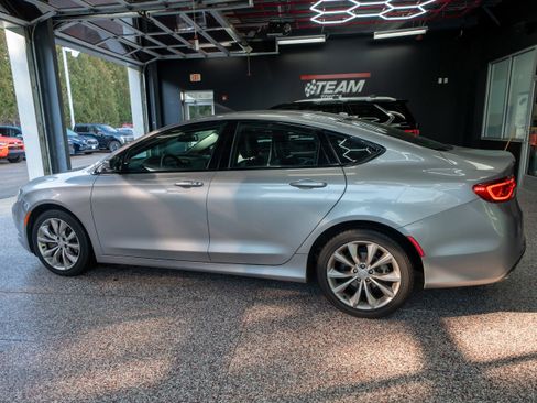 Used 2015 Chrysler 200 S image 2