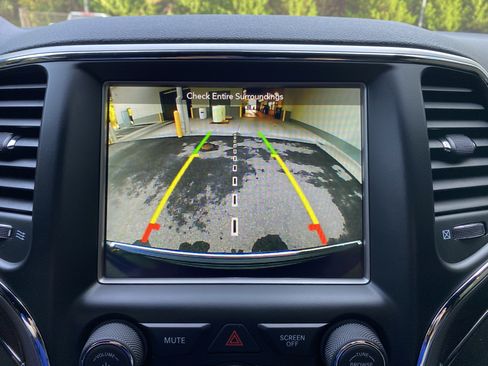 Used 2018 Jeep Grand Cherokee Limited AWD/4WD image 27