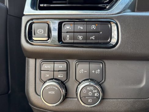Used 2025 GMC Yukon Denali AWD/4WD image 39