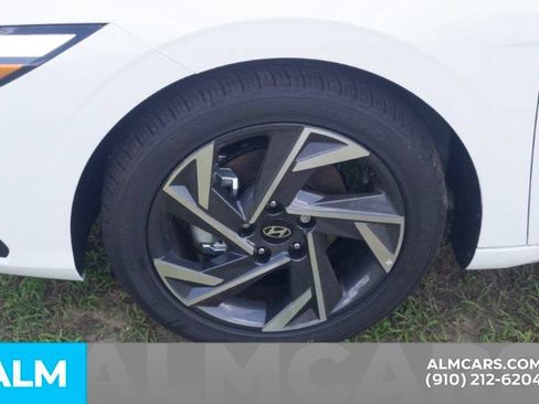 Used 2025 Hyundai Elantra Sport FWD image 12