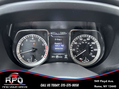 Used 2018 Nissan Titan SV w/ SV Convenience Package image 19