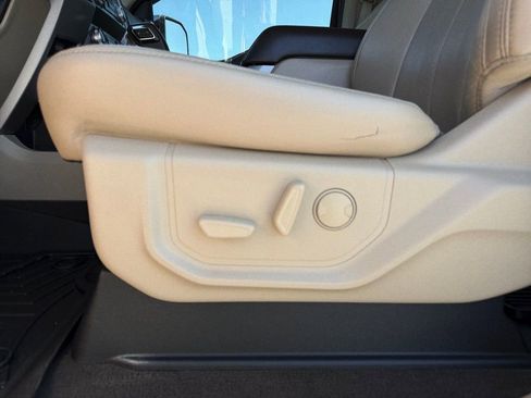 Used 2019 Ford F150 Lariat w/ Equipment Group 502A Luxury AWD/4WD image 21