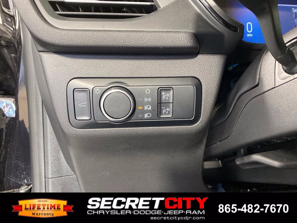 Used 2024 Ford Escape ST-Line w/ Tech Pack #1 AWD/4WD image 13