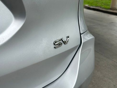 Used 2018 Nissan Rogue SV FWD image 19