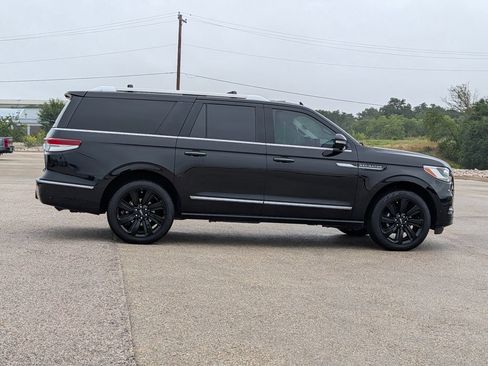 Used 2024 Lincoln Navigator L Reserve AWD/4WD image 2