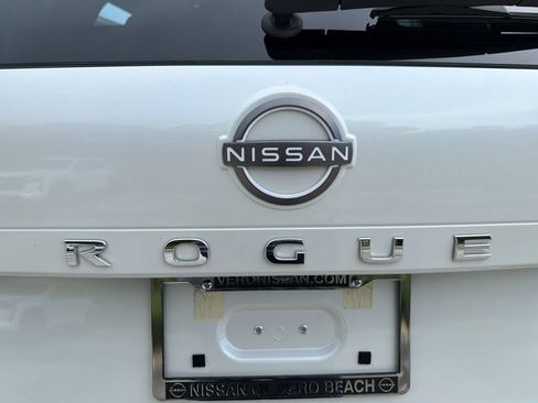 Used 2023 Nissan Rogue SV w/ SV Premium B Package FWD image 10
