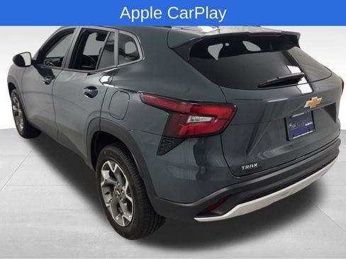 Used 2025 Chevrolet Trax LT FWD image 5