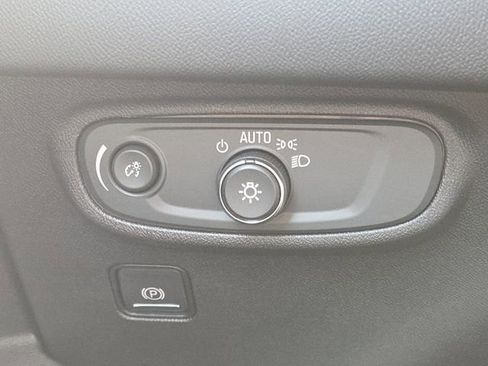 Used 2023 GMC Terrain SLE image 9