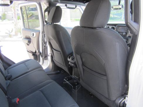 Used 2018 Jeep Wrangler Unlimited Sport S AWD/4WD image 18