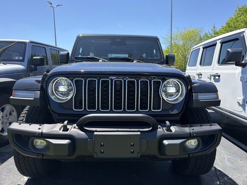 Certified 2025 Jeep Wrangler Unlimited Sahara AWD/4WD image 2