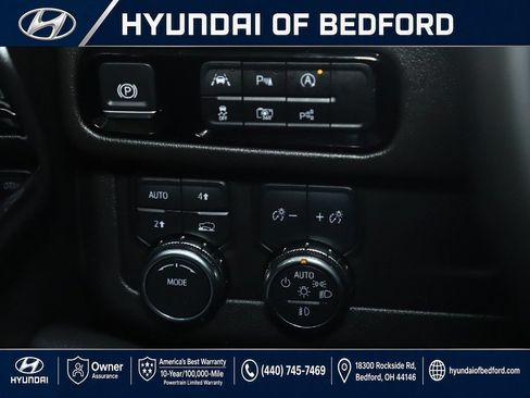 Used 2025 GMC Yukon Denali AWD/4WD image 32