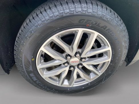 Used 2018 GMC Acadia SLE w/ Driver Alert Package I AWD/4WD image 9