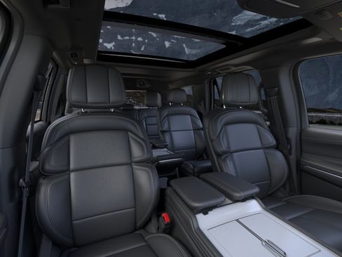 New 2026 Lincoln Navigator Reserve w/ Jet Appearance Package AWD/4WD image 10