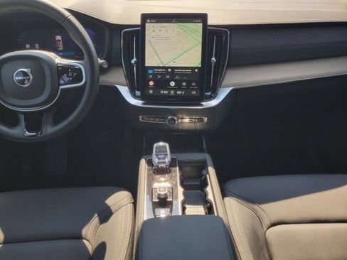 Certified 2025 Volvo XC90 B6 Plus AWD/4WD image 30