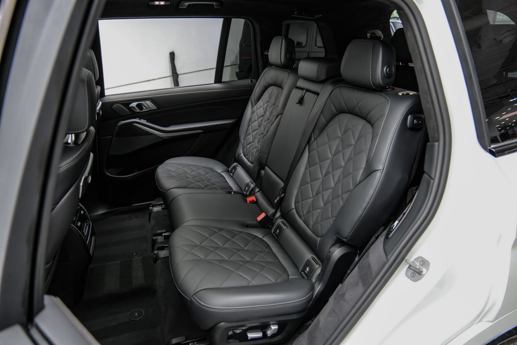 Used 2025 BMW X7 xDrive40i AWD/4WD image 46