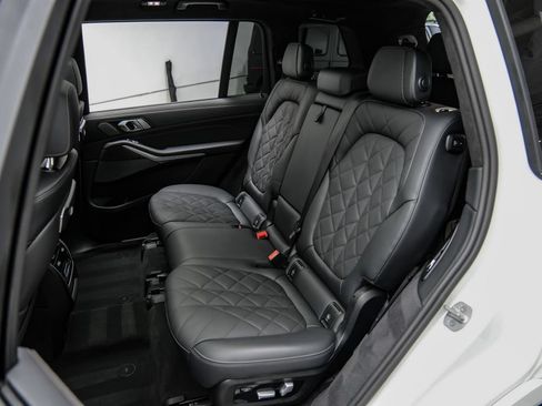 Used 2025 BMW X7 xDrive40i AWD/4WD image 46
