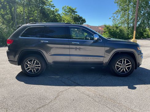 Used 2019 Jeep Grand Cherokee Limited w/ Luxury Group II AWD/4WD image 4