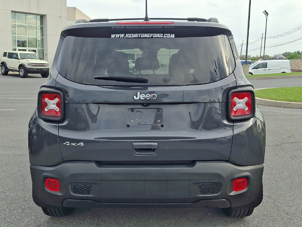 Used 2023 Jeep Renegade Latitude AWD/4WD image 5