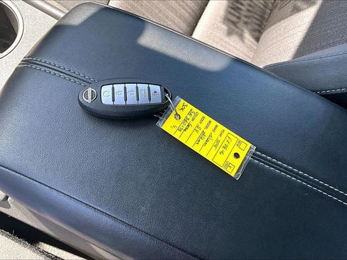 Used 2025 Nissan Altima 2.5 SV FWD image 12