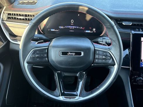 Used 2022 Jeep Grand Cherokee Trailhawk w/ Luxury Tech Group III image 19