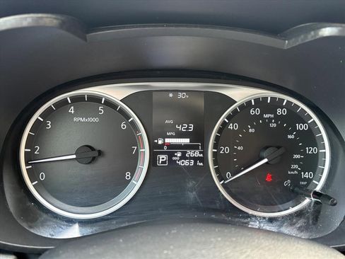 Used 2022 Nissan Versa S w/ Trunk Package image 10