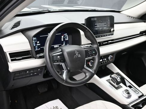 Used 2023 Mitsubishi Outlander SEL image 18