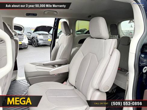 Used 2020 Chrysler Voyager LX image 17