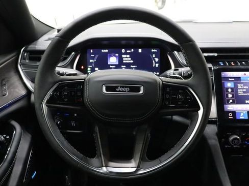 Used 2023 Jeep Grand Cherokee Overland image 28