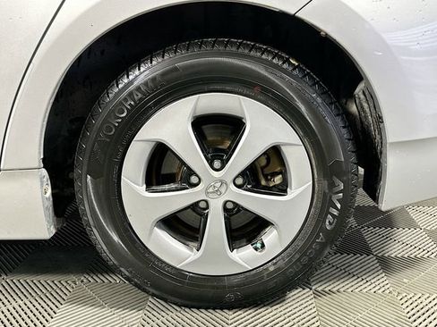 Used 2013 Toyota Prius Four image 29
