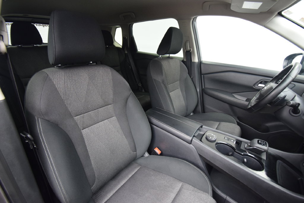 Used 2025 Nissan Rogue SV AWD/4WD image 13