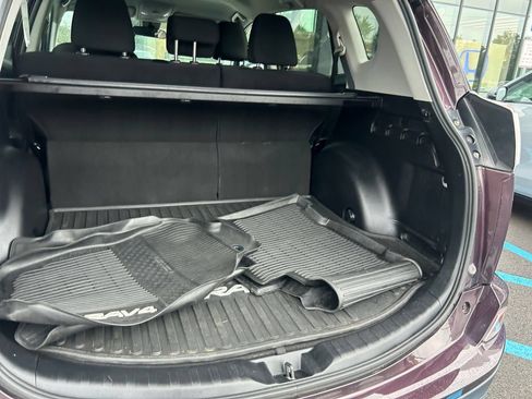 Used 2017 Toyota RAV4 LE AWD/4WD image 28