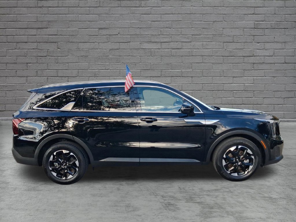 Used 2025 Kia Sorento S FWD image 11