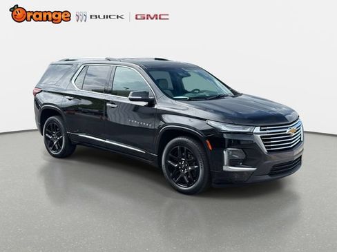 Used 2023 Chevrolet Traverse Premier FWD image 1