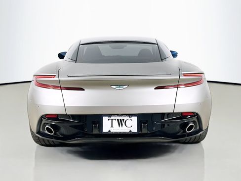 Used 2024 Aston Martin DB12 Coupe RWD image 6