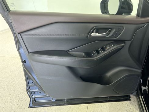 Used 2023 Nissan Rogue SL w/ SL Premium Package image 22