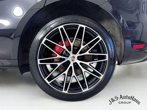 Used 2024 Porsche Macan S w/ Premium Plus Package AWD/4WD image 40