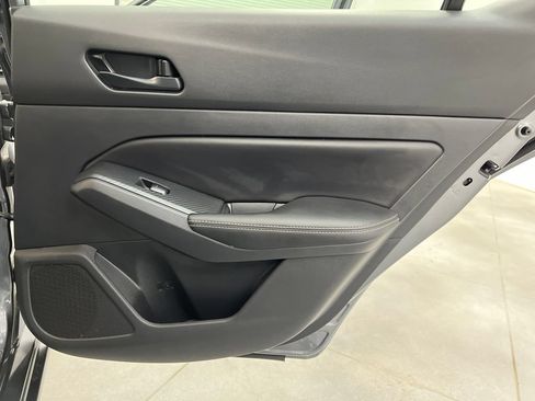 Used 2025 Nissan Altima 2.5 SV FWD image 17