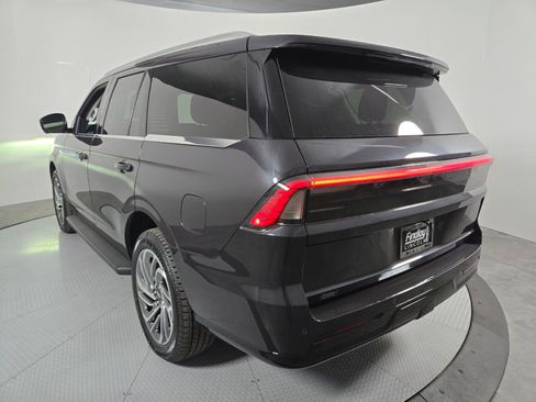 New 2026 Lincoln Navigator Premiere AWD/4WD image 7
